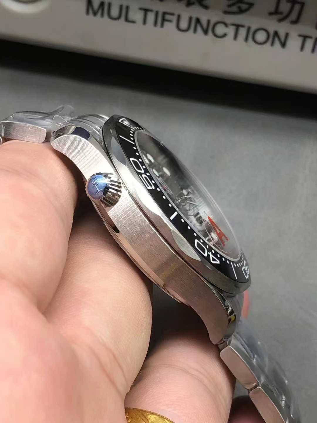 VSF Seamaster 300M V4 crown knurling and crown guard side detail