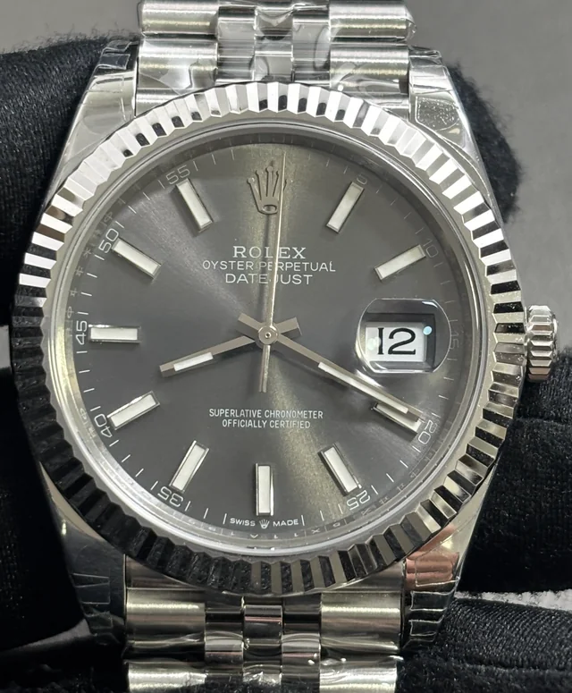 VSF Datejust 41 V2 灰面 45° 实拍,展示水波纹盘和狗牙圈🖼️ Alt: VSF Datejust 41 V2 grey dial super clone🔍 找图: Reddit · RWI · Google